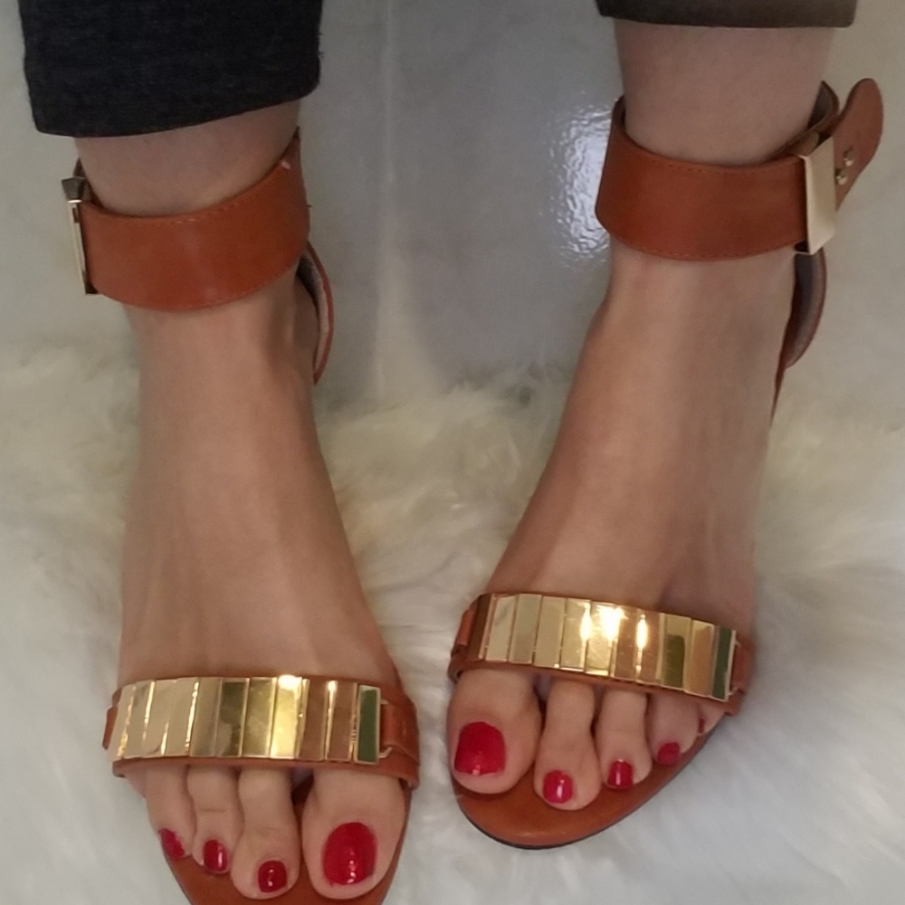 Sandas! - Picture 2 of 8